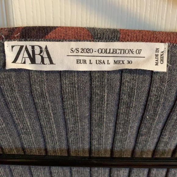 NWOT Zara Limited Ed. grey cropped cardigan w/ red floral print & velvet buttons - Picture 4 of 7